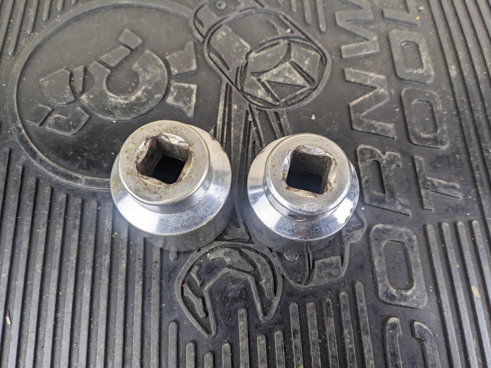 #ay557 Mac Tools V406 V386 1/2″ Drive 1-1/4″ and 1-3/16″ Chrome 6 Point Sockets