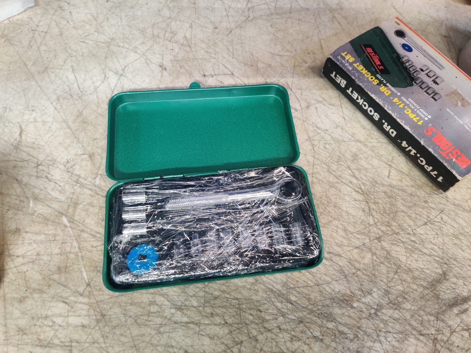 Vtg 17 Piece 1/4″ Drive Socket Set SAE W/Case Taiwan Bestools S-14-17C