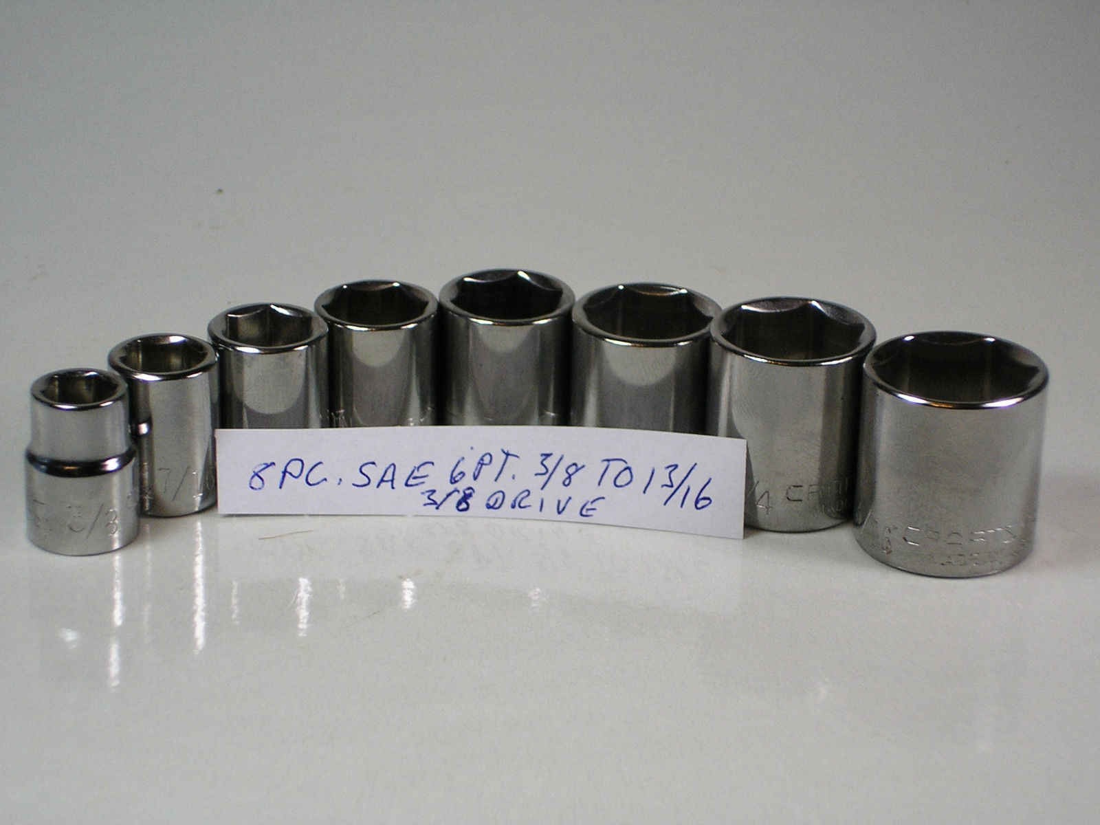 CRAFTSMAN SOCKETS – 2 SETS OF SAE SOCKETS 1/4″ AND 3/8» DRIVE 6 PT. 17 PIECES