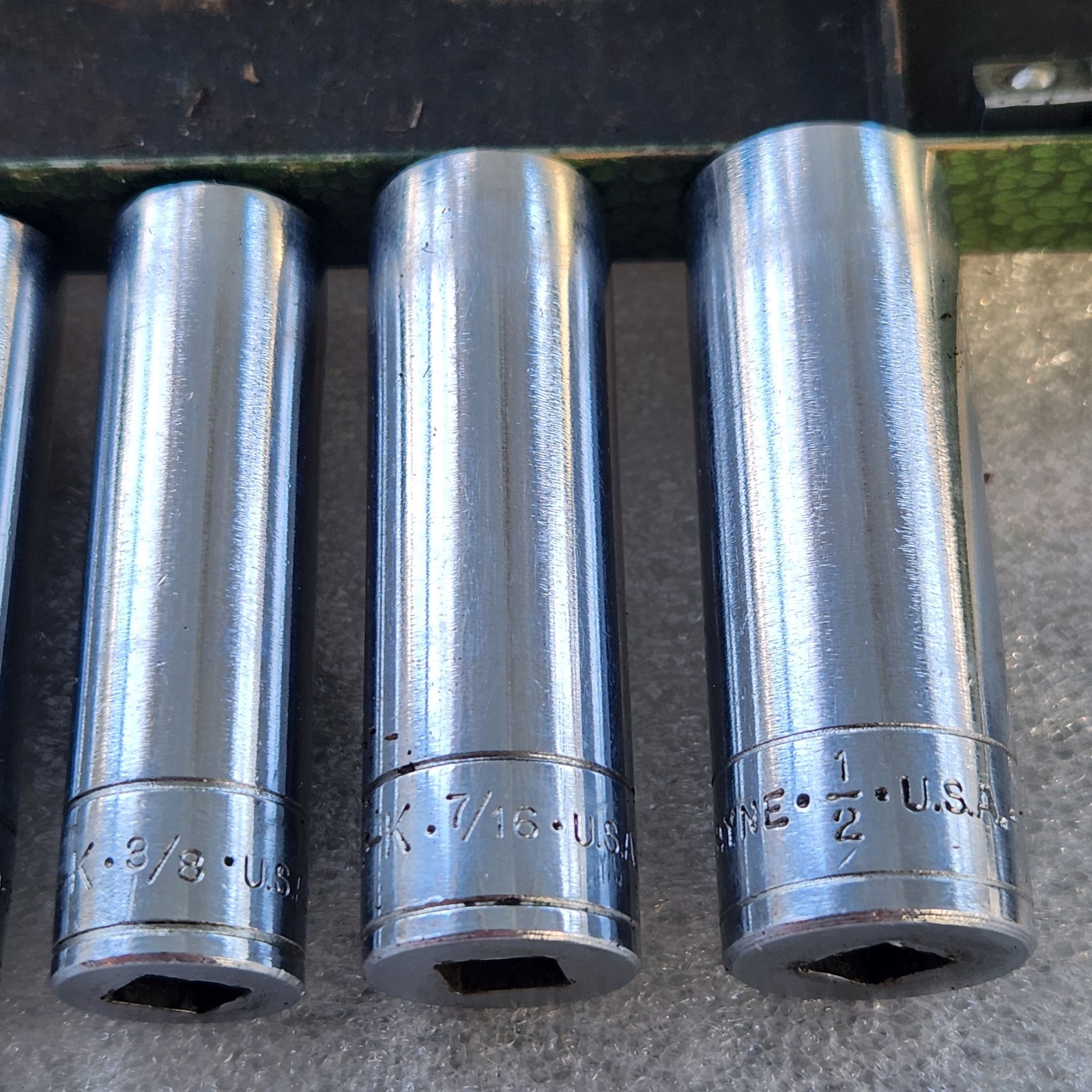 S.K. & S.K. Wayne 1/4″ & Case. 7 6 Pt Deep Sockets, 7 – 6 Pt Reg, 2 Ext. 6″ & 2″