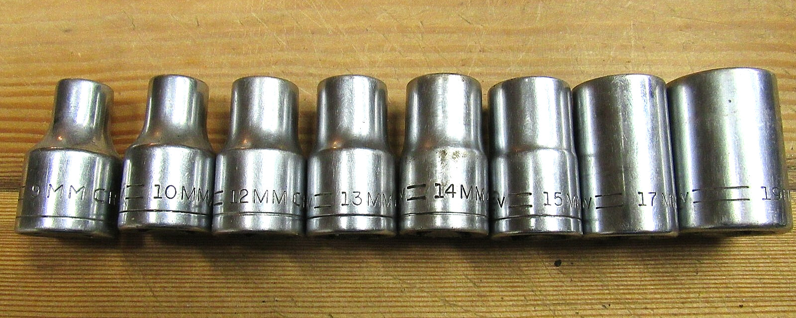 CRAFTSMAN USA 1/2″ DRIVE 8 PIECE METRIC SOCKET SET 9MM THRU 19MM 12 POINT NICE