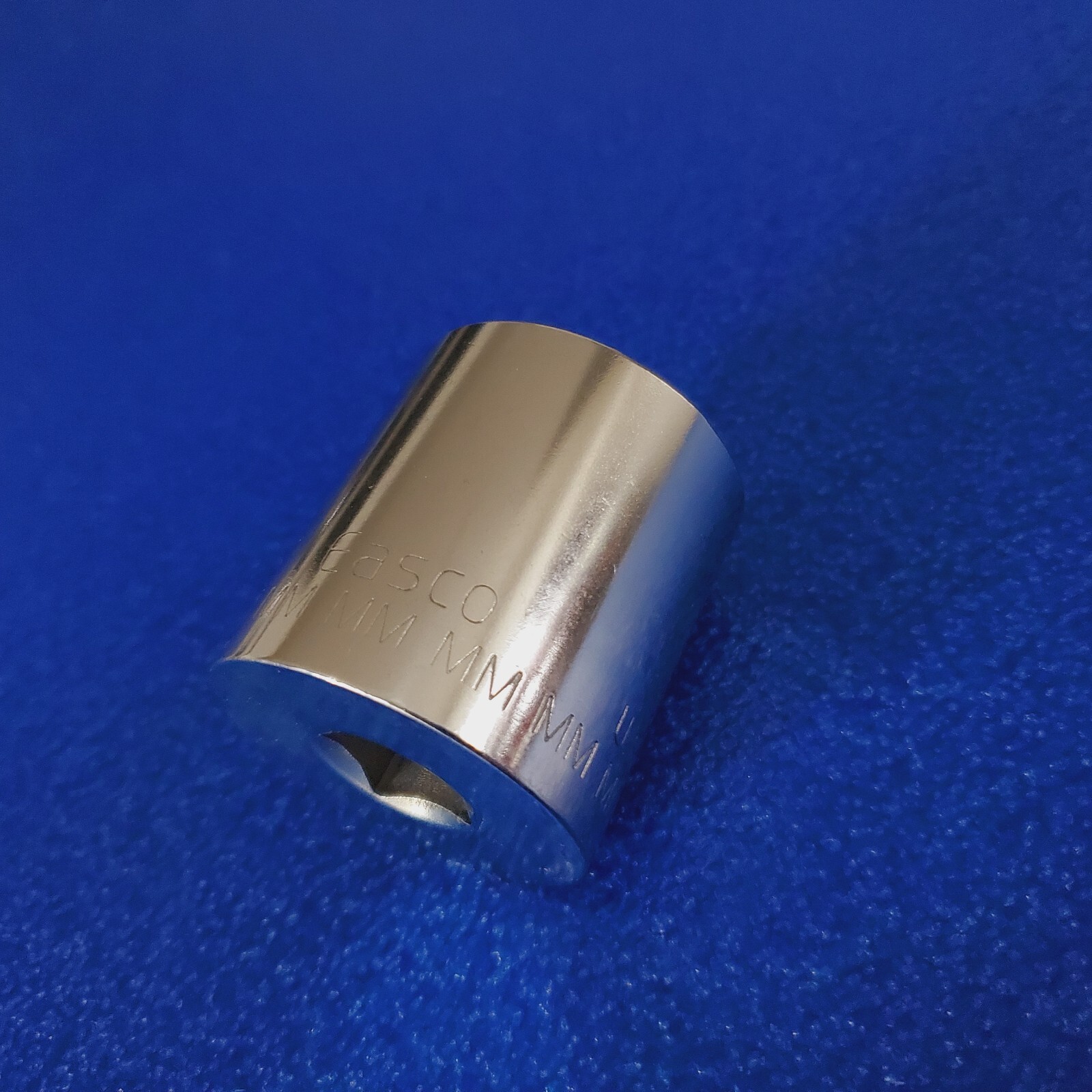 Easco USA 32mm 1/2 Drive Socket 12 Point 538132 Fits Most Motorcycle Axle Nuts