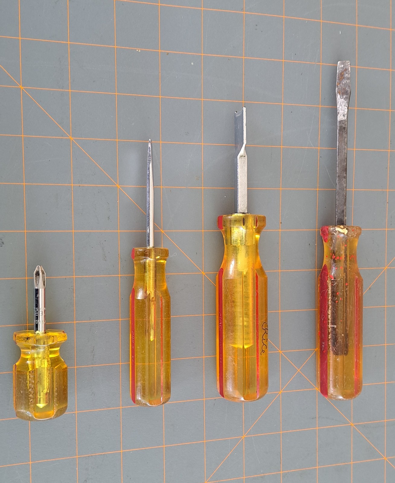 Vtg Mac Tools Lot of 4 Screwdrivers Gasket Scraper Awl Amber Red Handle