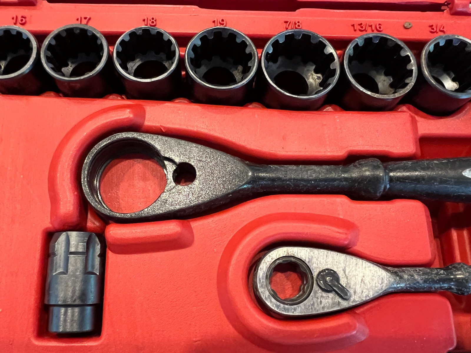 CRAFTSMAN 935430 57 / 58 Piece Universal Max Axess Pass Through Socket Set Case