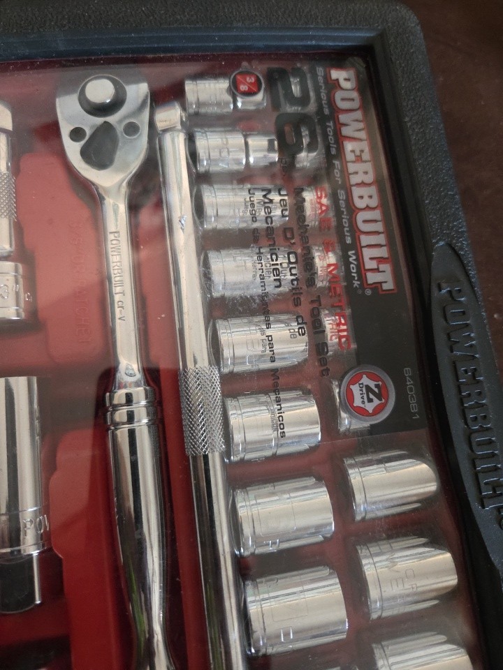 Powerbuilt 26 Pcs 3/8 Socket Set See Photos.