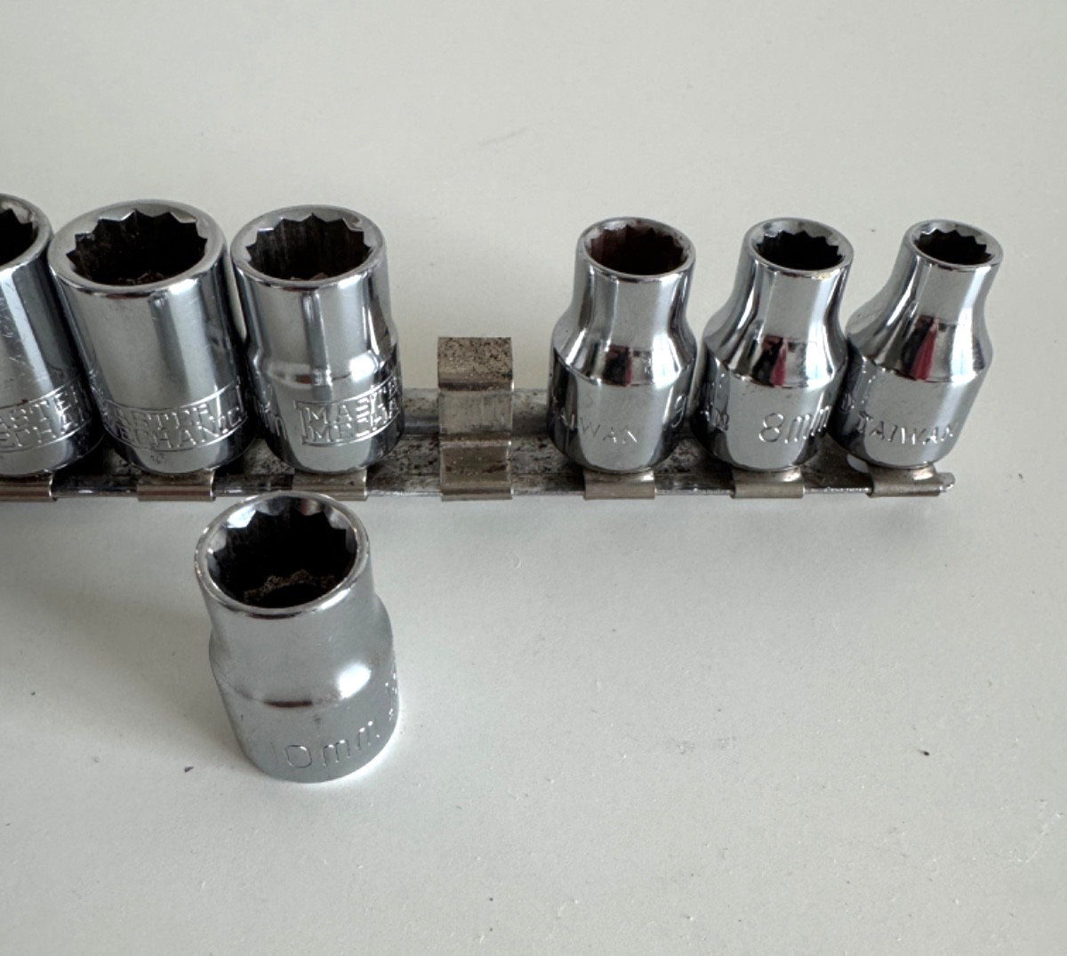 Master Mechanic 13 Piece Metric Socket Set 7-19MM Complete w/Holder 3/8″ 12 PT