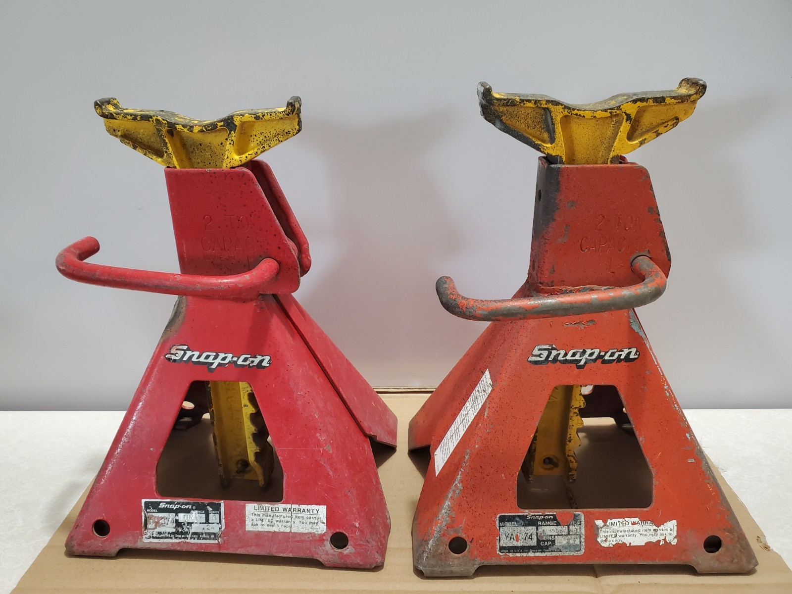 SNAP-ON USA – 2 Ton Vehicle Jack Stands ~ Colors NOT identical ~ SEE PHOTOS
