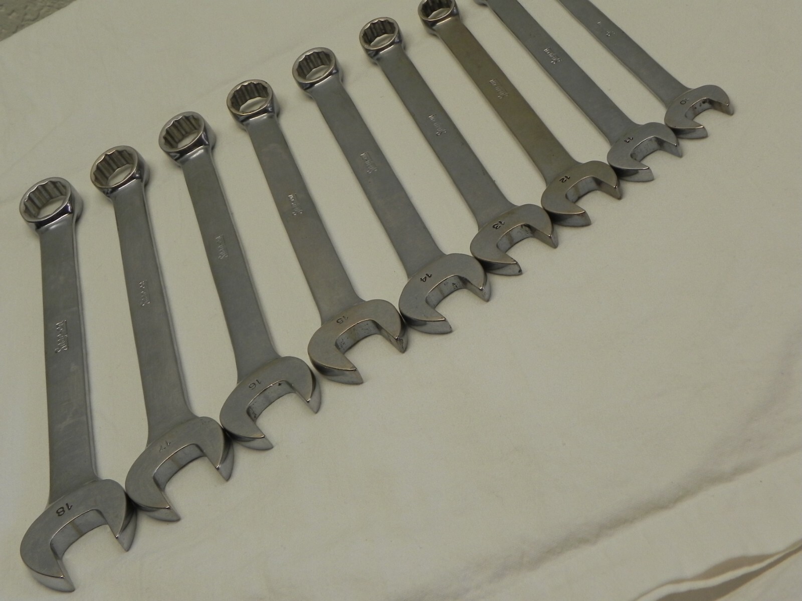Snap-On 9 Piece 12-Point Metric Flank Drive Combination Wrench Set (10mm-18mm)