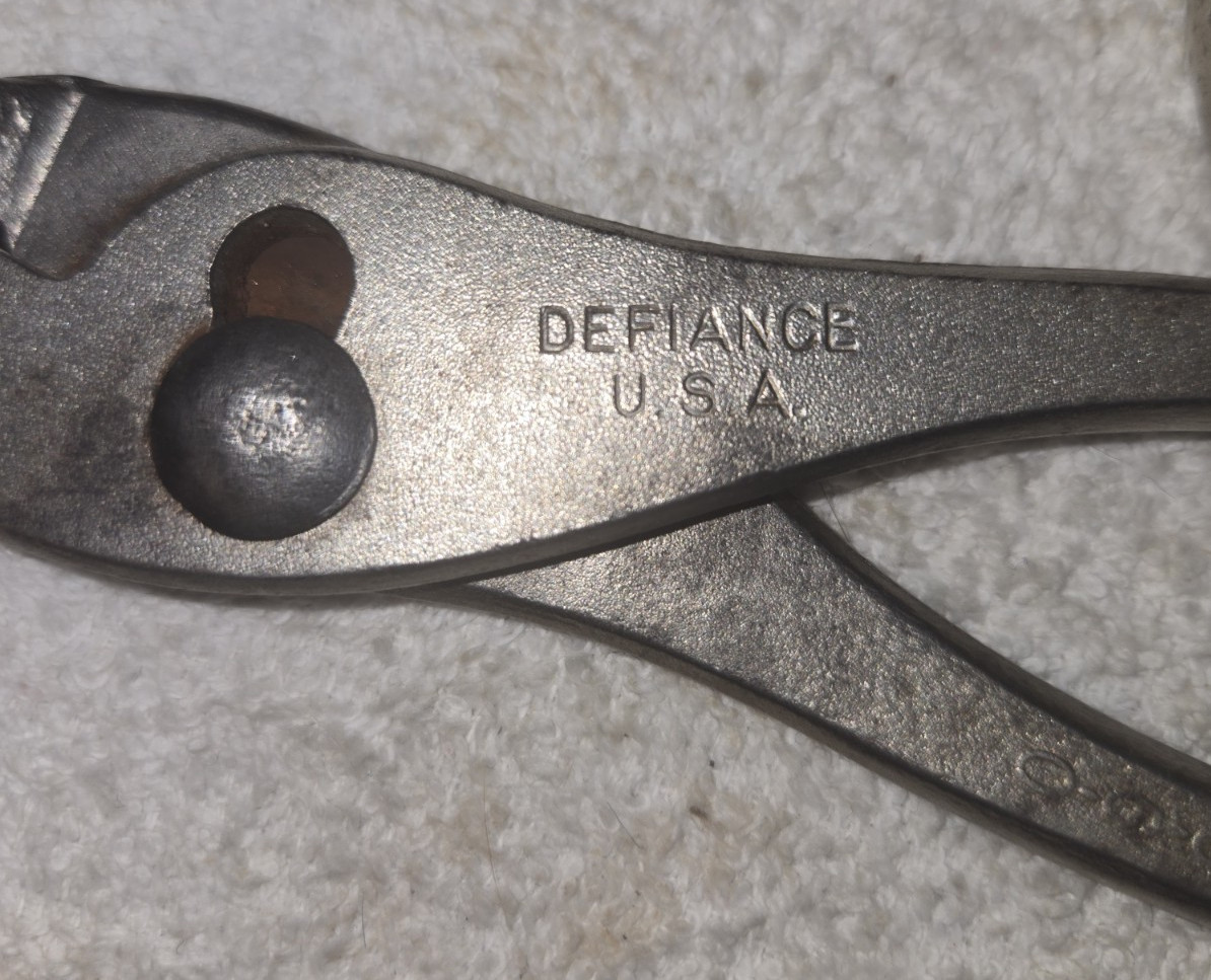 Lot Of 4 Hand Tools – 2 Slip-Joint Pliers, Skinning Pliers, Hog Ring Pliers
