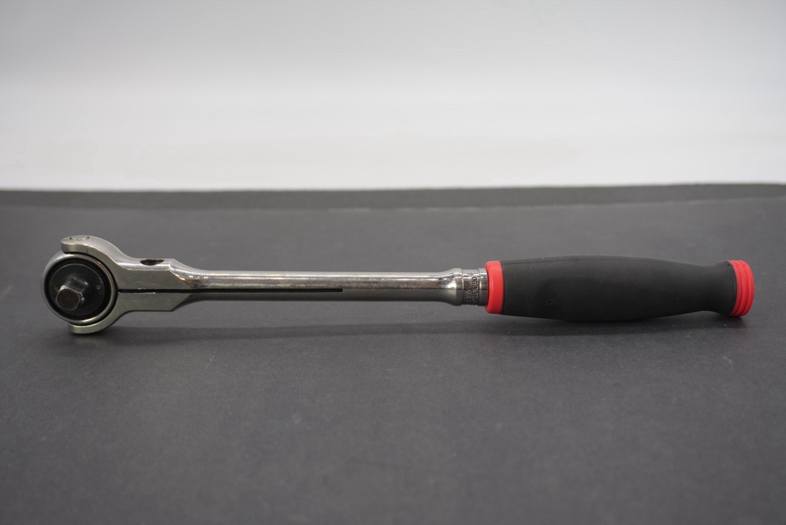 Snap On Ratchet 3/8” Drive Round Head Swivel Soft Grip Handle ( Red ) FHNF100