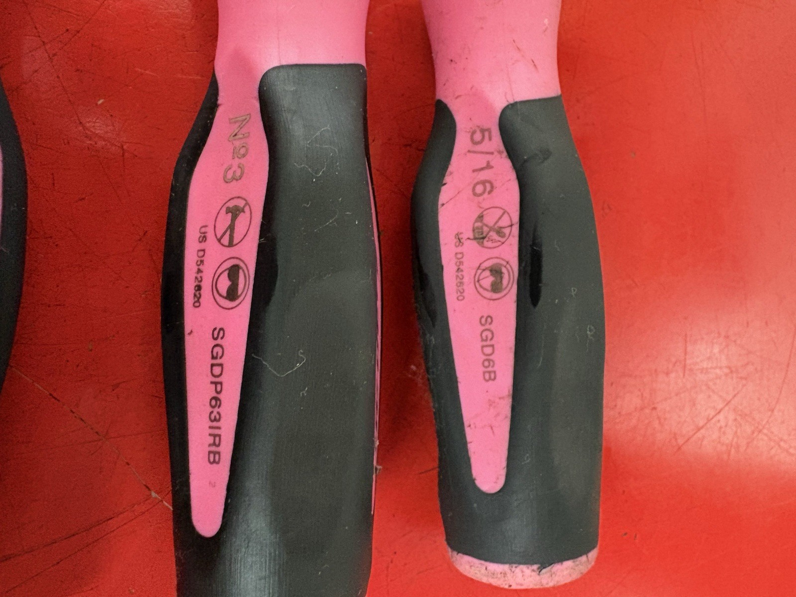 SNAP ON TOOLS USA 5Pc PINK Soft Grip Combination Screwdriver Set SGDX