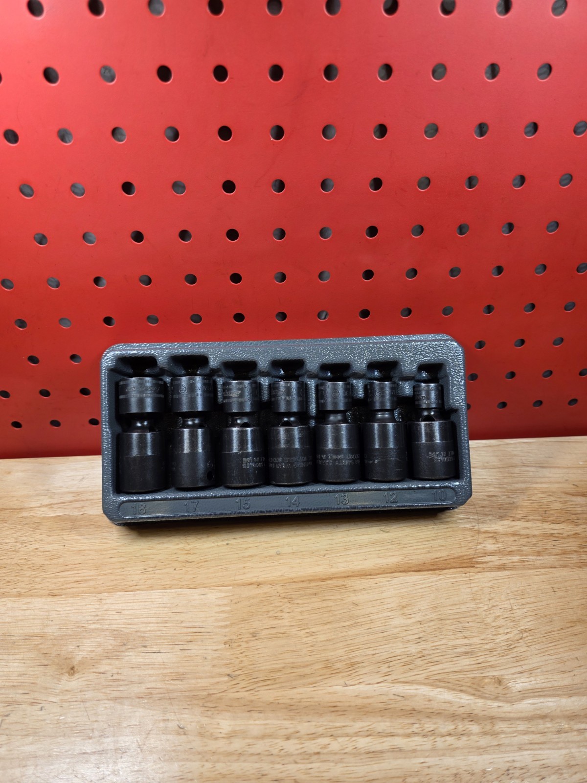 Snap-on Tools 207IPFM 7-Piece 3/8″ Metric Shallow Swivel Impact Socket Set