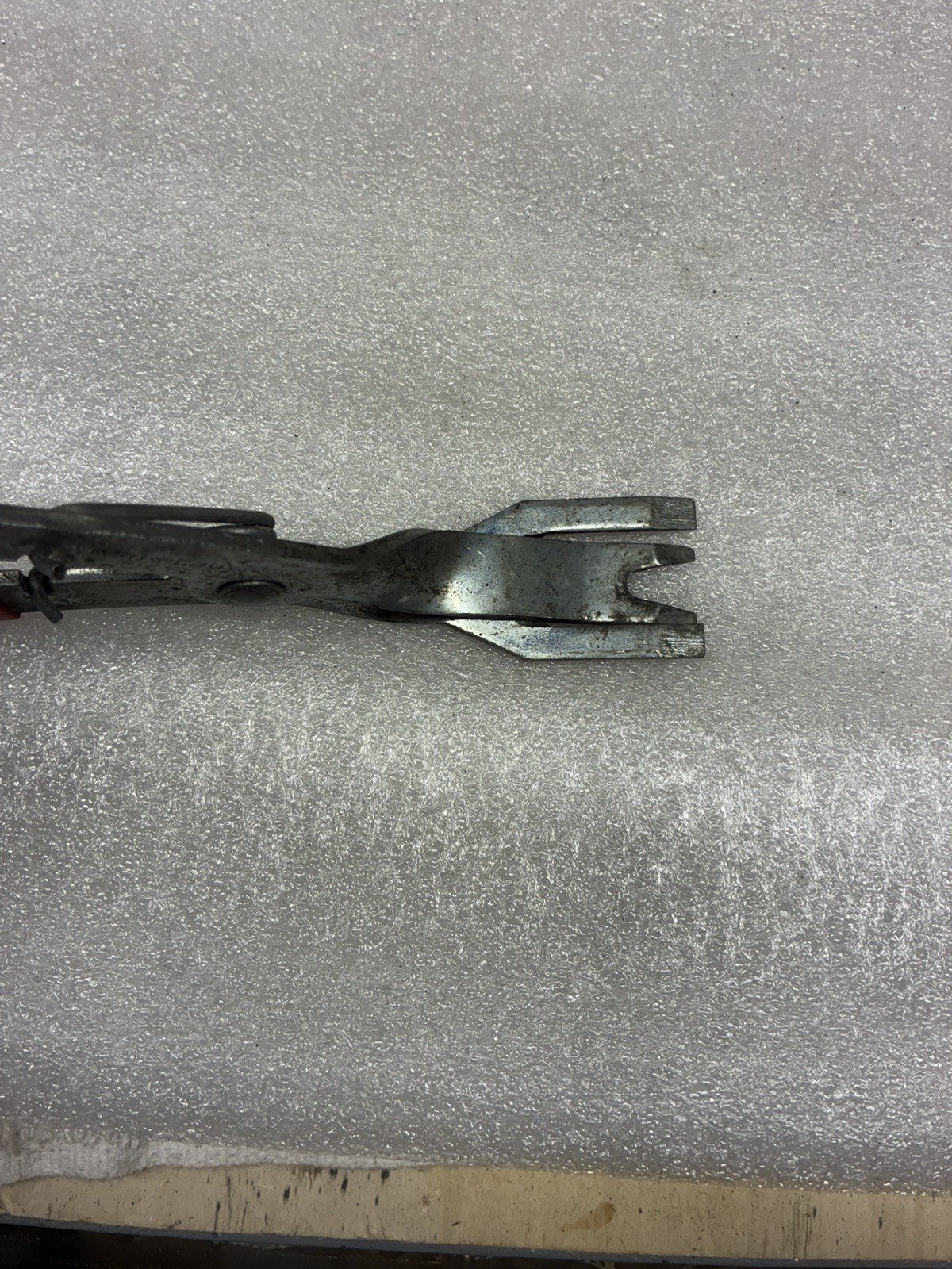 Blue Point YA331 – Clip Trim Removal Tool/Body Clip Removal Pliers