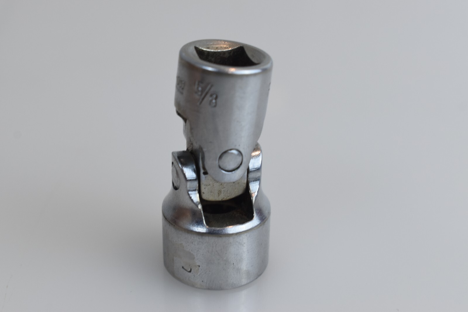 Snap On Tools FVU20 5/8″ SAE Flank Drive Universal Socket 3/8″ Drive 12 point