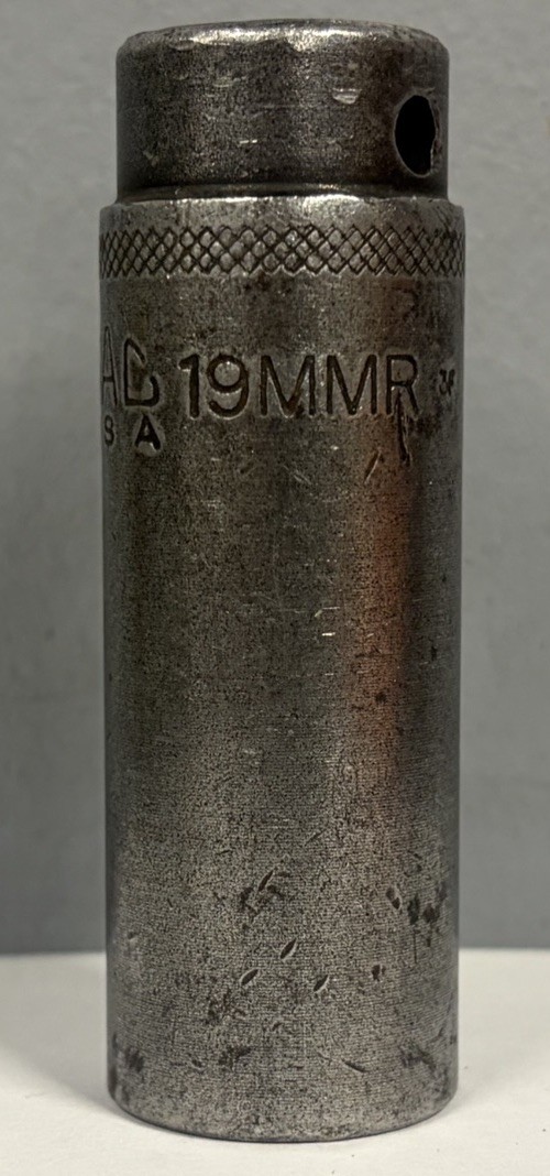 NOS Mac Tools 1/2″ Drive 19MM 6PT Metric Deep Impact Socket USA VDP619MMR