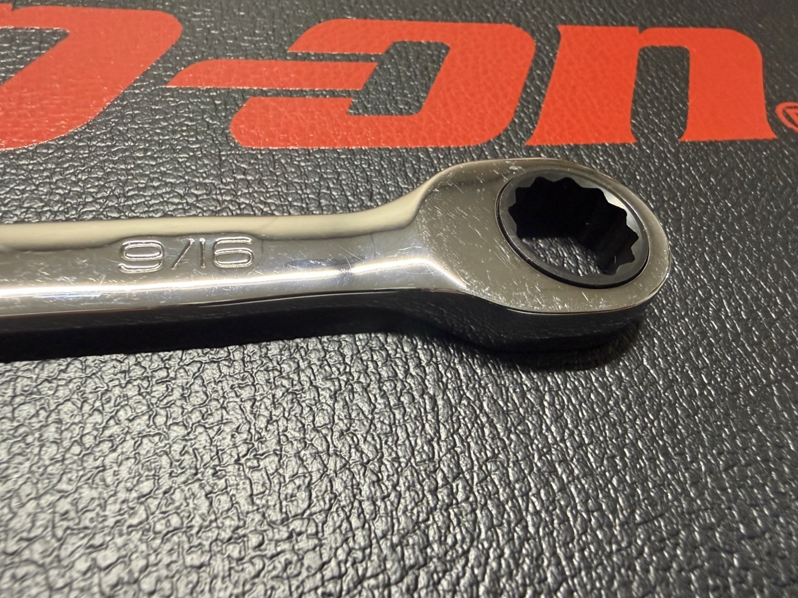 Snap-on Tools USA NEW 9/16″ SAE 0° Non-Reversing Ratcheting Combo Wrench OXR18A
