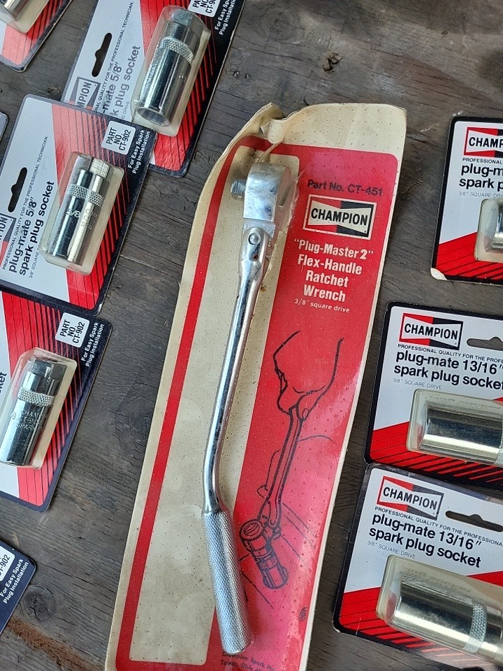 Vintage Champion Plug Master And 8 Plug-mate 13/26 & 9 5/8, FREE SHIPPING