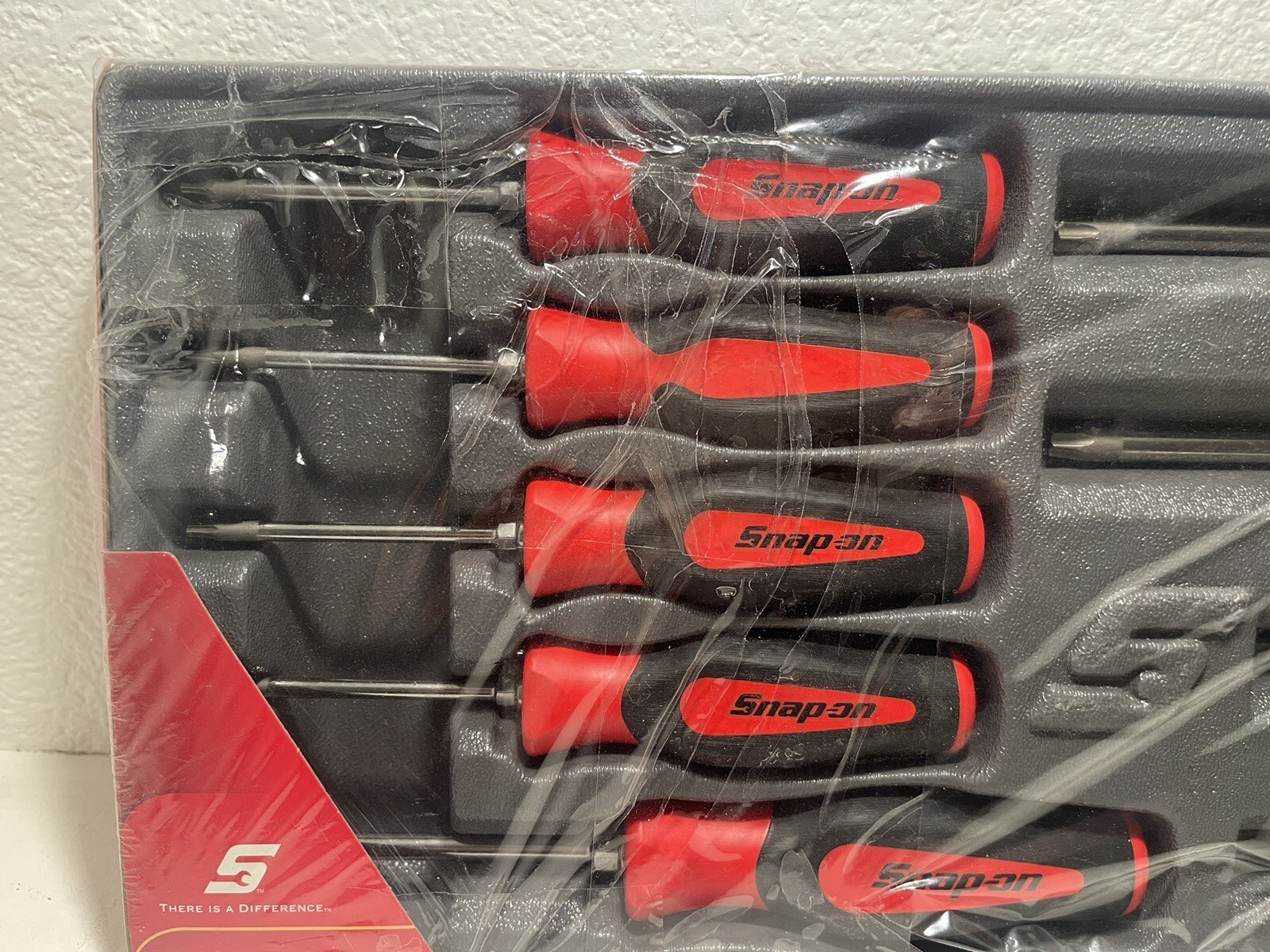 Snap on 9pc Torx Soft Grip Screwdriver Set, handles are Red and Black.