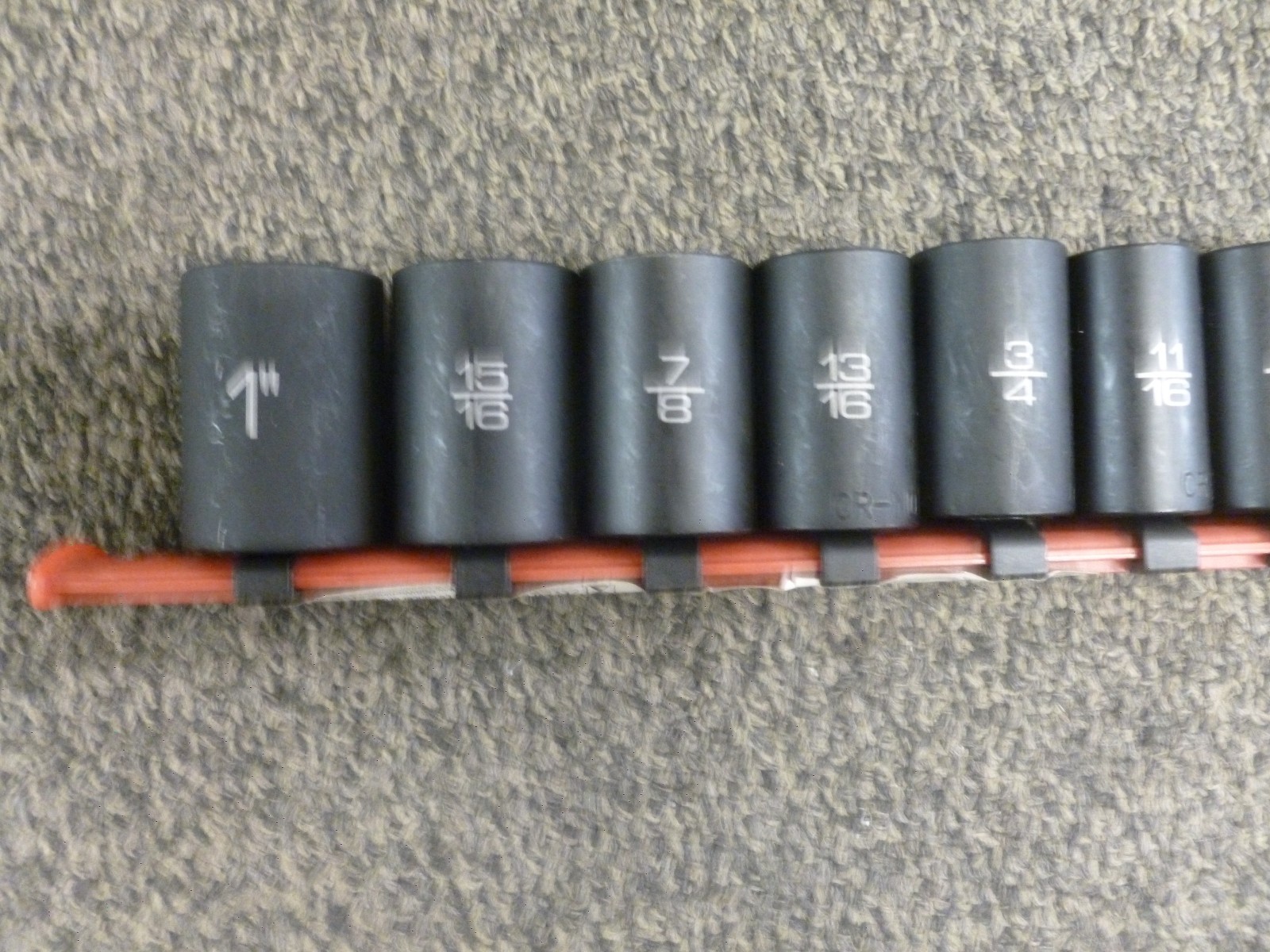 Matco Tools SBIP126V 12 Piece 3/8″ Drive 6 Point SAE Impact Socket Set