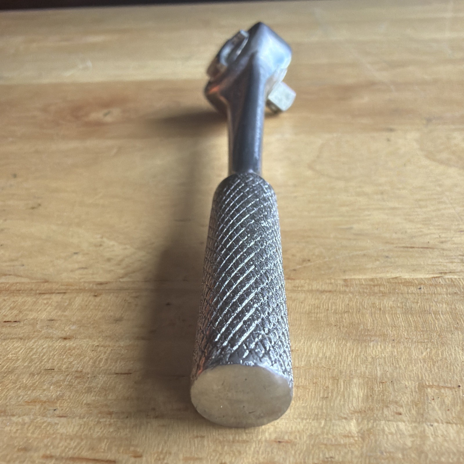 J.H. Williams 5″ Long Ratchet 1/4″ Drive Round Head Knurled Handle M-52 Vtg USA