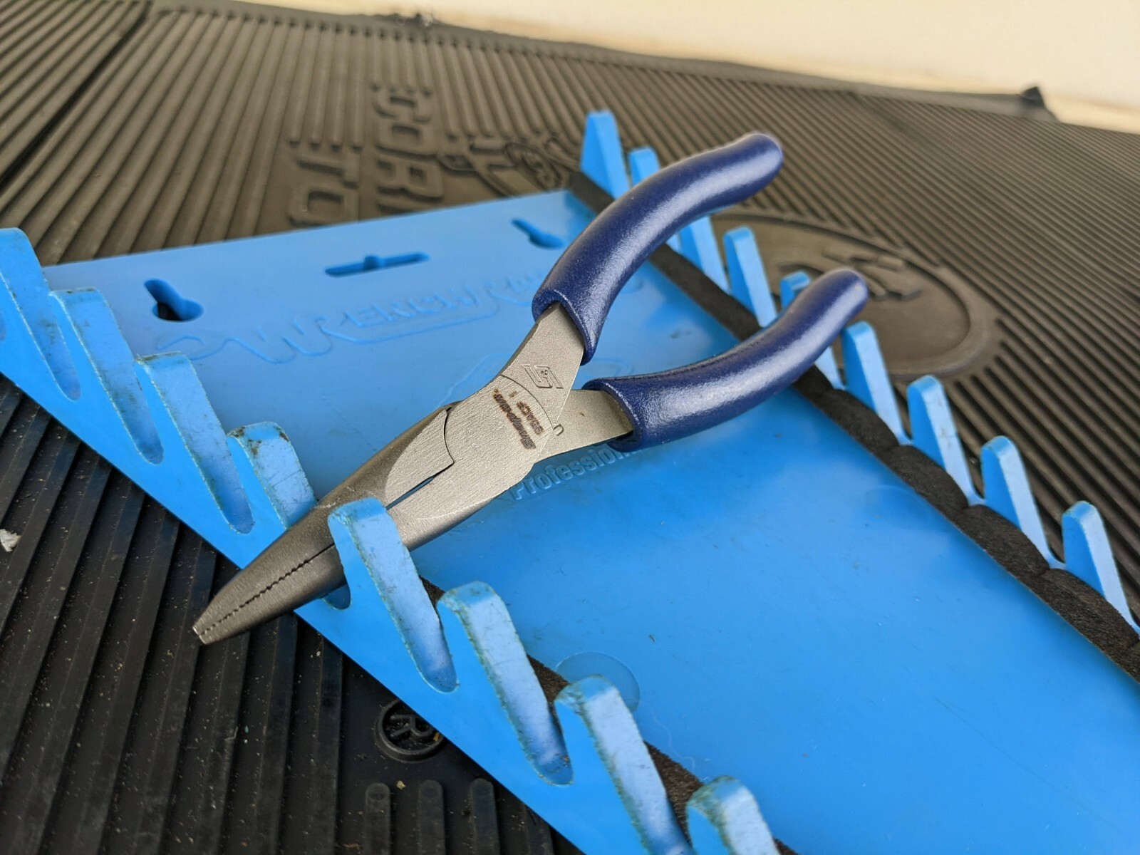 #aq300 Snap-on Tools USA POWER BLUE 6″ Soft Grip Needle Nose Pliers 95ACFMB