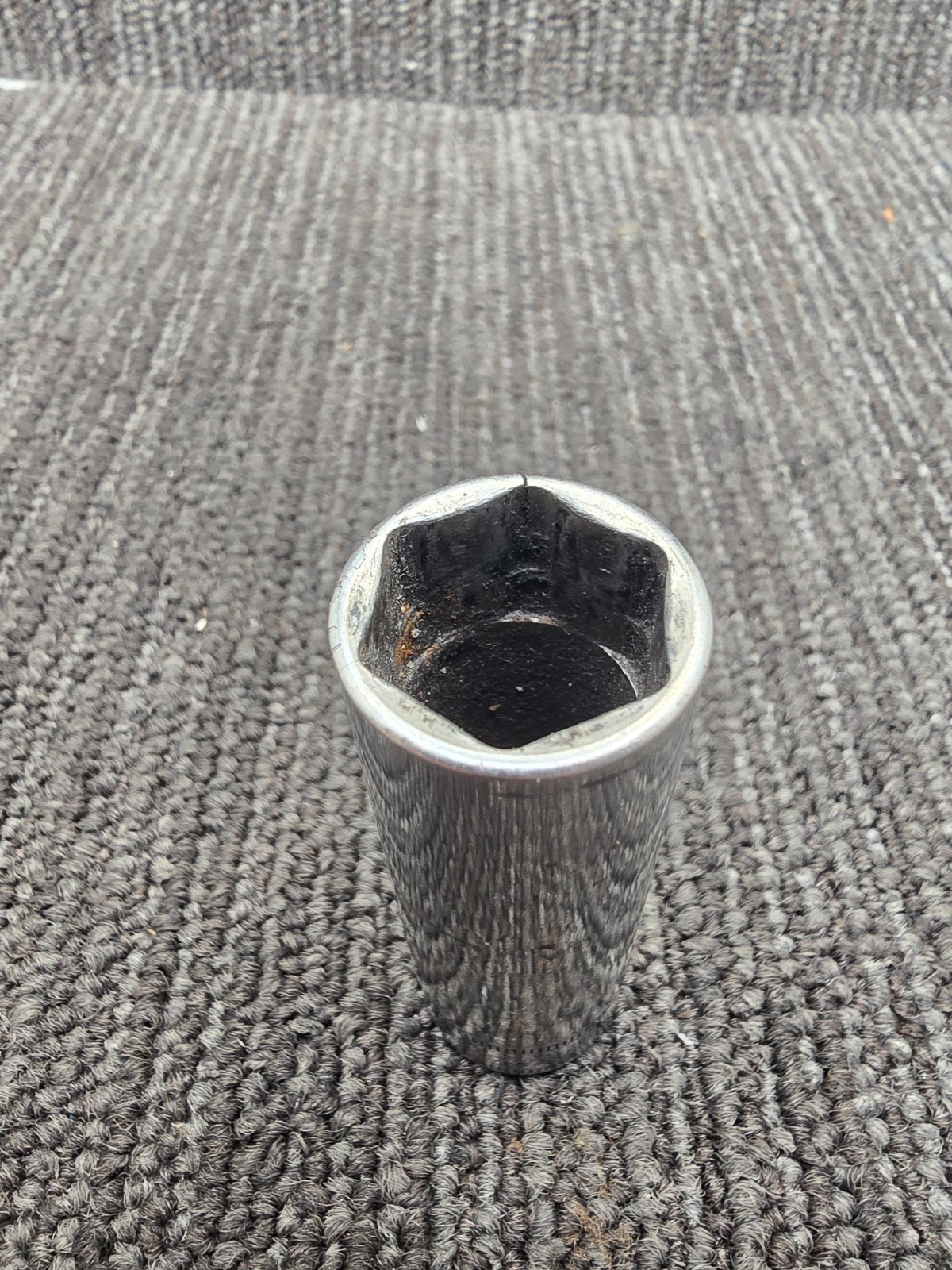 Snap-On SFSM18: 3/8″ Drive 6-Point Metric 18mm Deep Socket *DAMAGED*