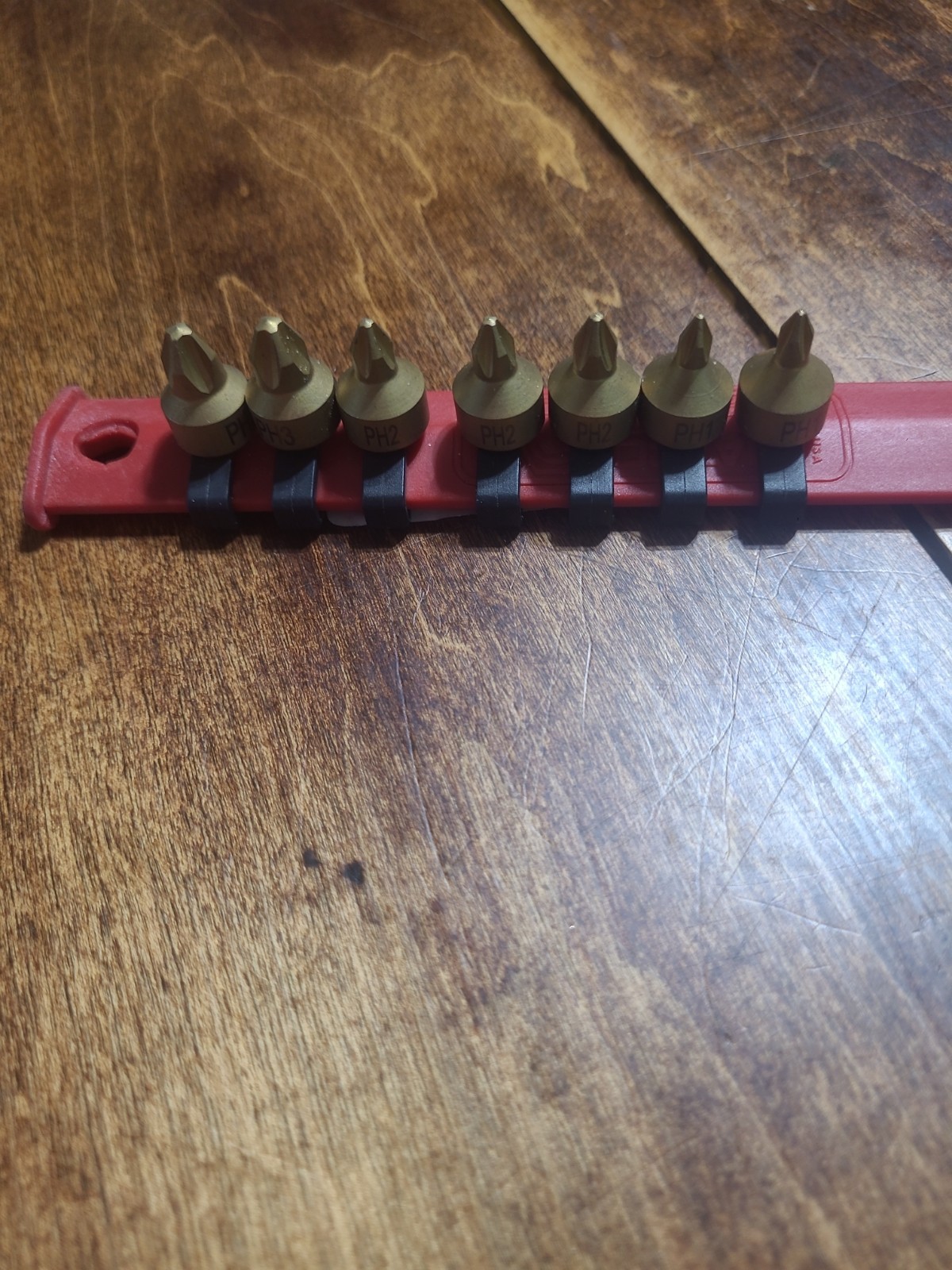 Matco Tools SA1P7R is a 7-piece, 1/4″ drive Phillips screwdriver bit socket set