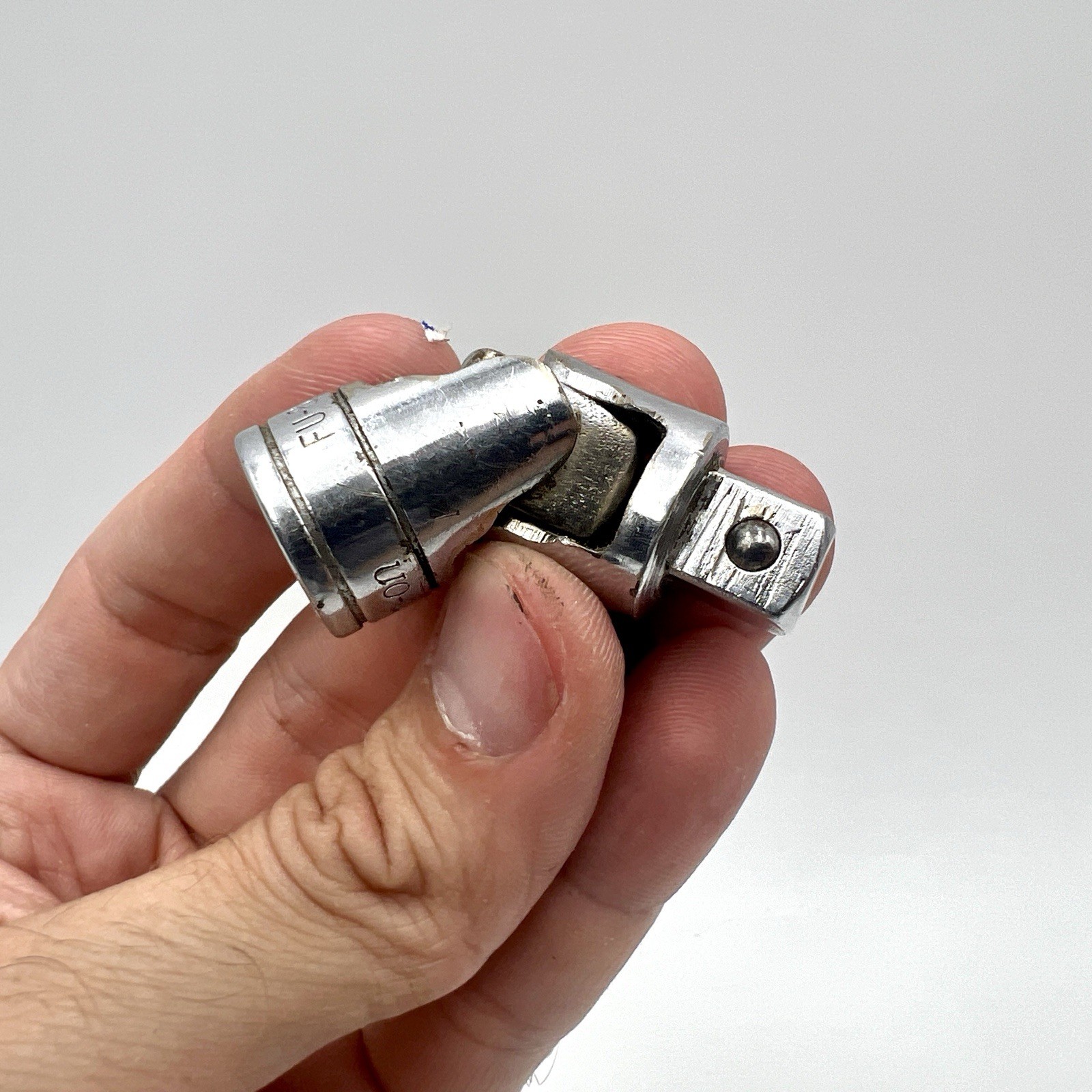 Snap On FU8A – 3/8″ Drive 2-1/16″ Long Friction Ball Chrome Universal Joint