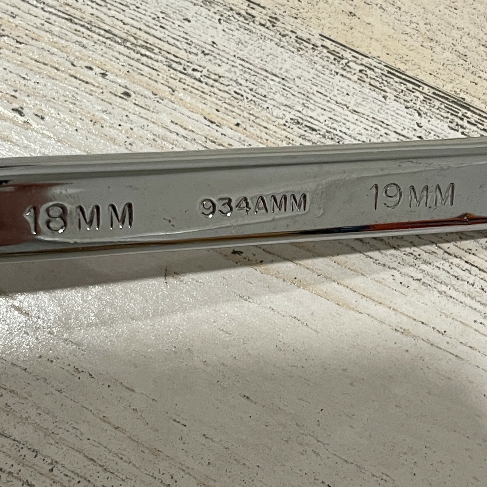 DURO INDESTRO USA 18mm-19mm DOUBLE BOX END OFFSET WRENCH 12 PT. OAL 6.5″ 934AMM