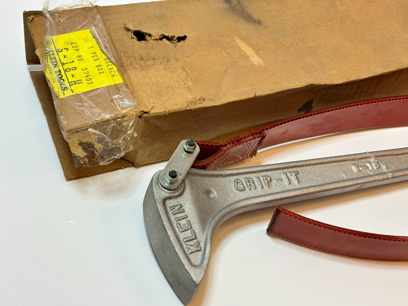NEW Klein Tools S-18H 18″ Grip-It Adjustable Strap Wrench 1-1/8″ to 8″ Capacity