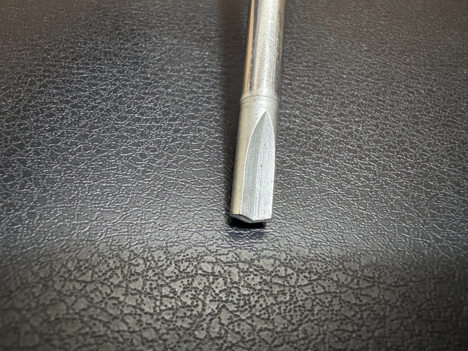 NAPA M137 USA Clutch Head (Bow Tie) 1/4″ Screwdriver 9-1/4″ OAL, 5-1/2″ Shank