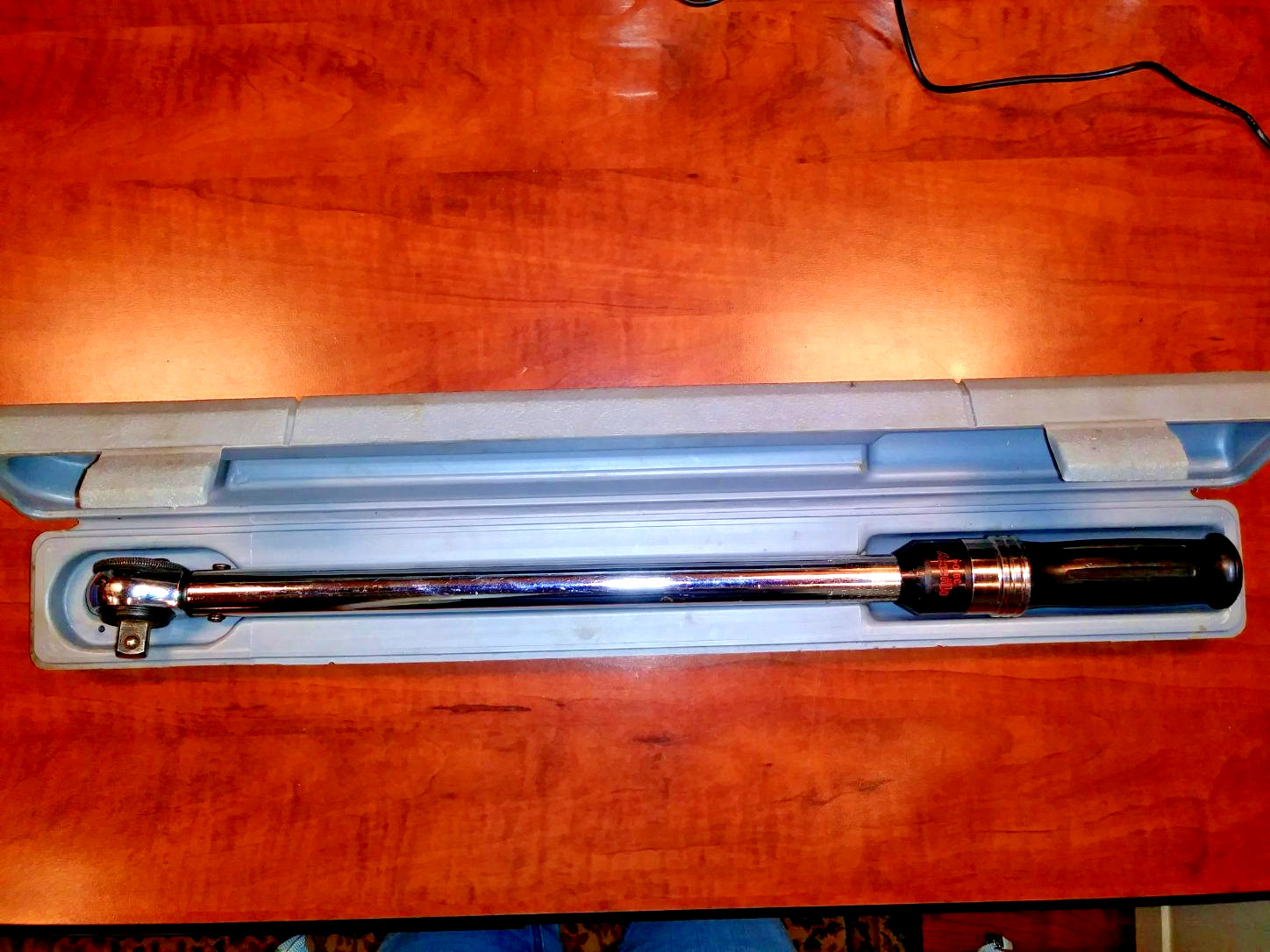 HUSKY PRO SERIES 1/2 DRIVE RATCHETING CLICK TYPE 20-250FT LBS. TORQUE REVERSIBLE