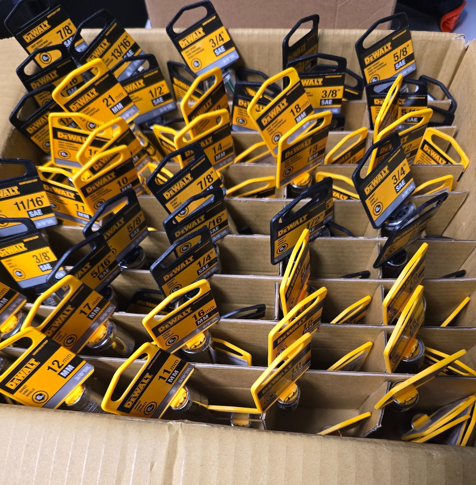 (92 pcs LOT) DeWalt Sockets, Deep 6pt, SAE, MM, 3/8″ DR, size variety *SEE PICS*