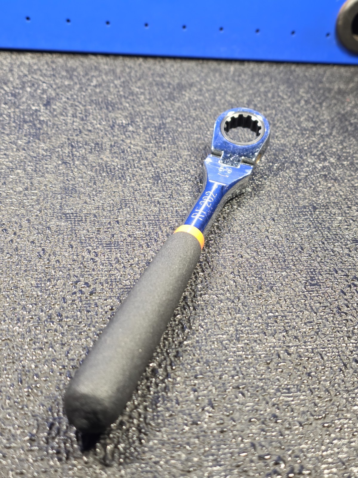 Matco Tools RF202 5/8″ Flex Head 12-Point Spline Drive Ratcheting Box Wrench