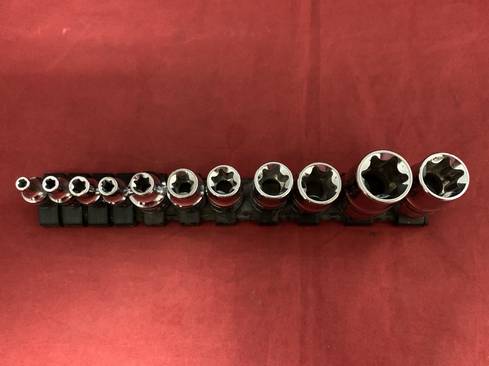 MATCO Tools ADV 11-PC Inverted Torx Sockets SABCX11V E4-E20; 1/4, 3/8, & 1/2″