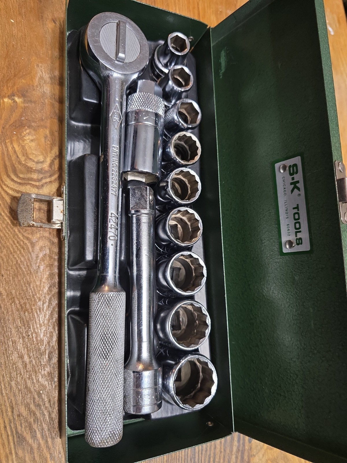 SK 401 Series 12 Piece 1/2″ Drive 6/12 Point Ratchet/Extension Socket Set USA