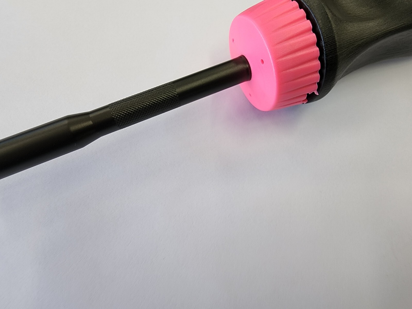 Snap-on Tools USA NEW BLACK & PINK Ratcheting Screwdriver w/Bits SSDMR4B