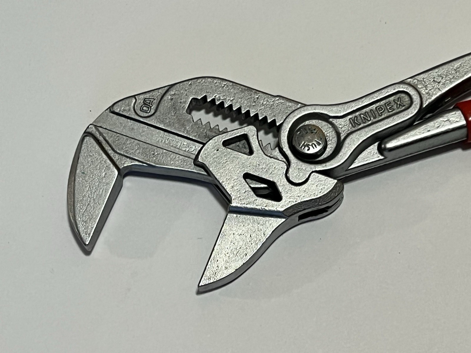 Knipex 7″ Pliers Wrench 86 03 180 1-3/8″ Smooth Jaws Pliers Made in Germany