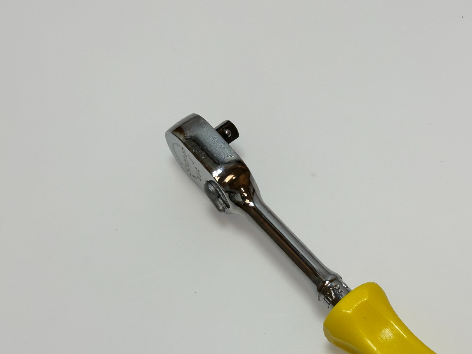 Snap-on Tools USA 1/4″ Drive CLASSIC YELLOW Hard Grip Handle Ratchet – THLD72Y