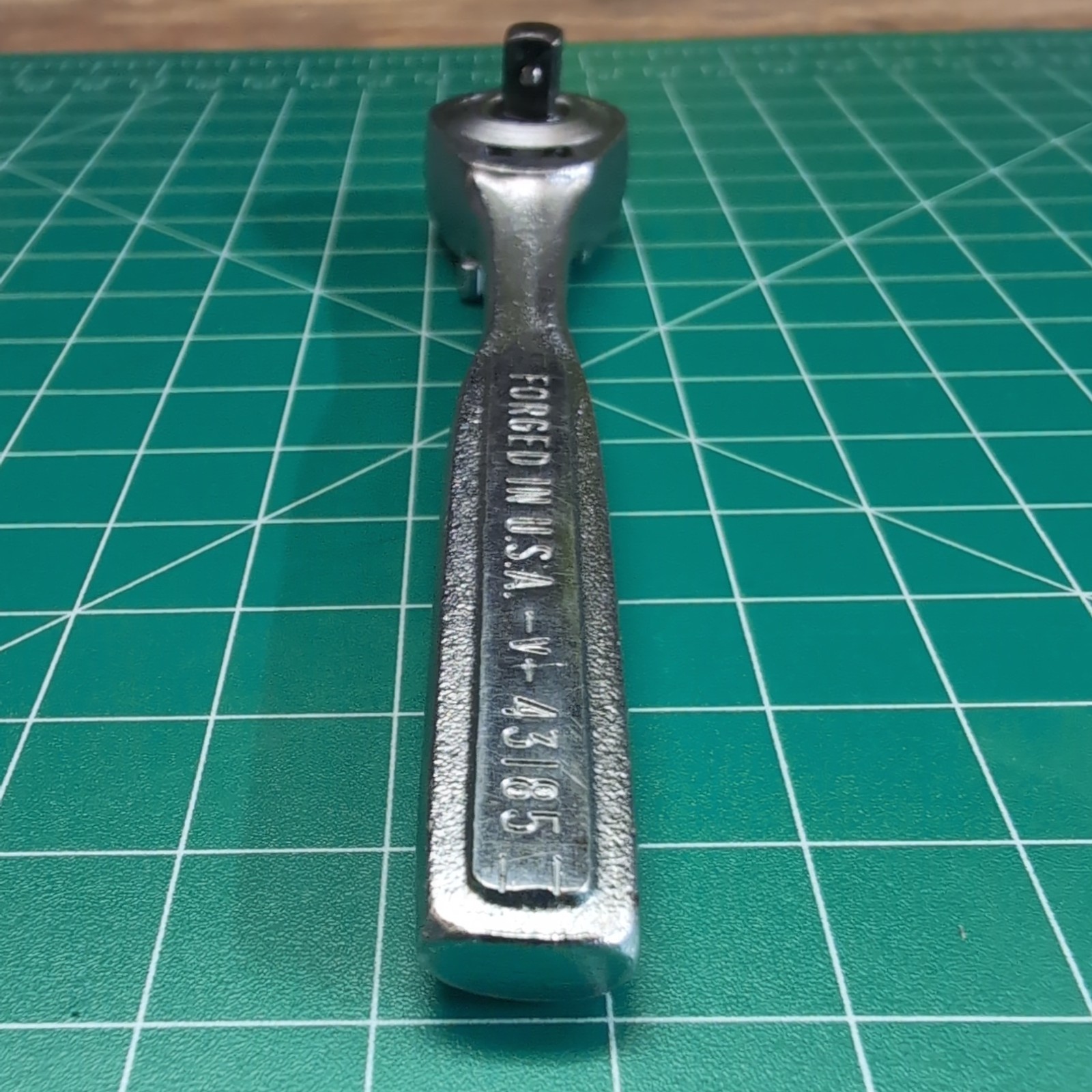 Vintage Craftsman Ratchet -V- Oil Port 1/4 Dr USA 43185