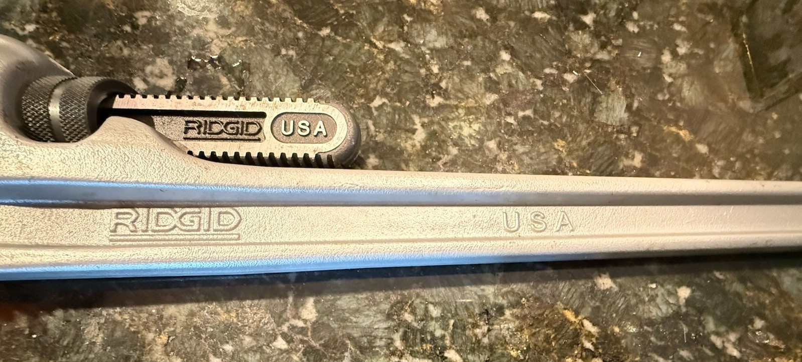 RIDGID 31105 Model 824 Aluminum Straight Pipe Wrench 24-inch Plumbing Wrench USA