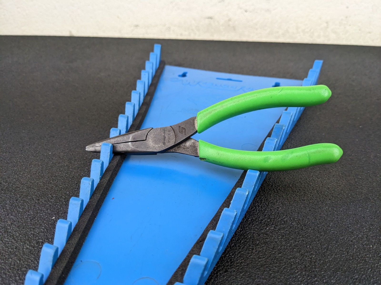 #bo037 Snap-On Tools USA GREEN 6″ Soft Grip Needle Nose Pliers 95ACFG