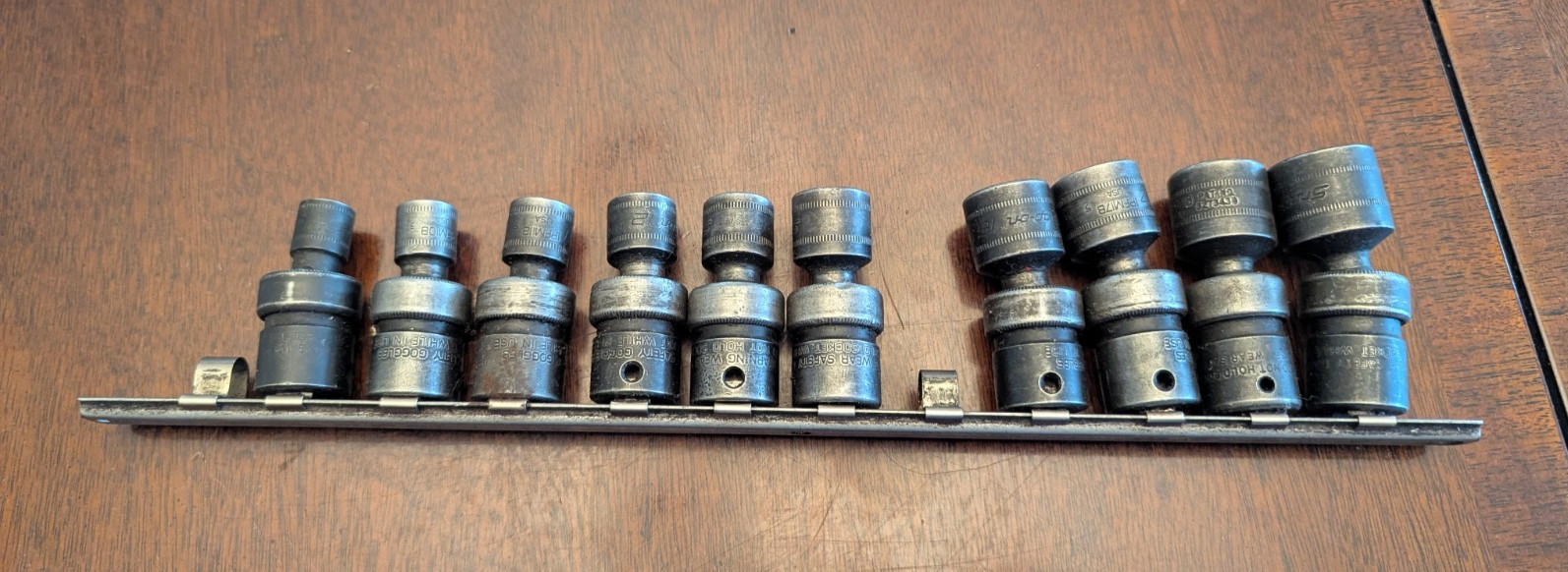 Snap-on 3/8″ Drive 6 Point Metric Swivel Impact Socket Set (9mm-19mm) Missing 15