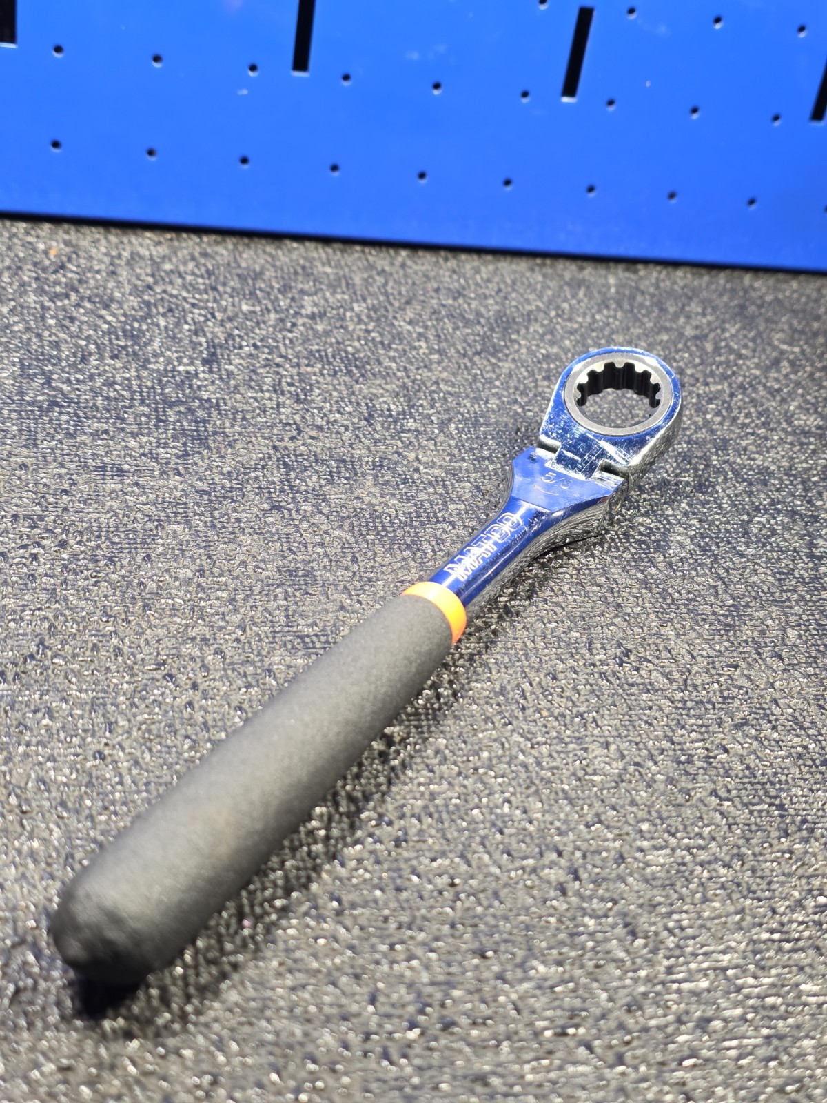 Matco Tools RF202 5/8″ Flex Head 12-Point Spline Drive Ratcheting Box Wrench