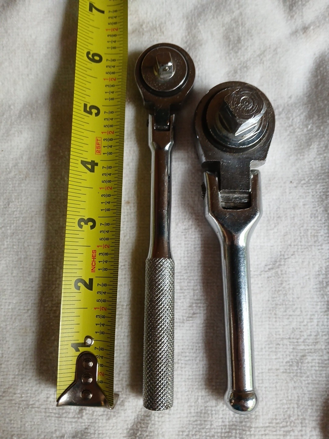 2 Stubby Flex Head Ratchets, 1 – 1/2″ And 1 – 1/4″ Unbranded