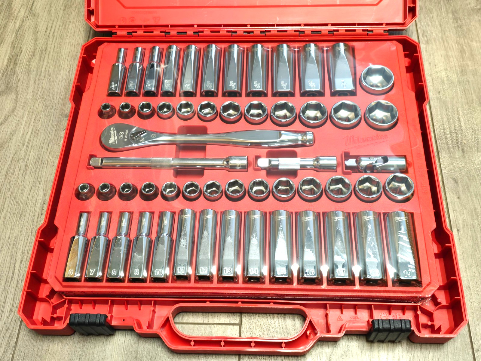 Milwaukee Tools 48-22-9008, 56pc SAE & Metric Socket and Ratchet Set w/ Case
