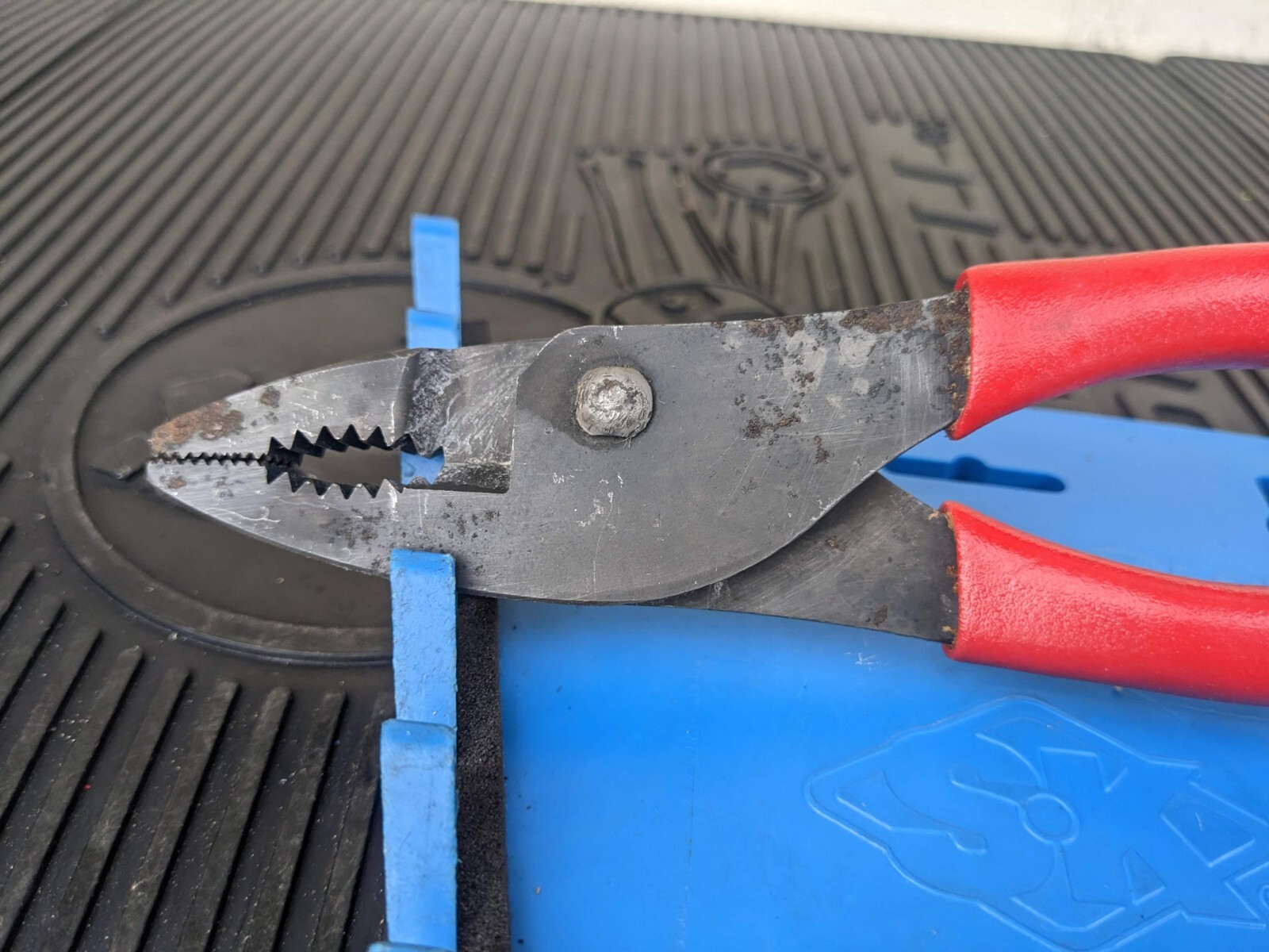 #av992 Snap On Tools USA 8-1/4″ Red Talon Grip Long Slip Joint Pliers 137CF