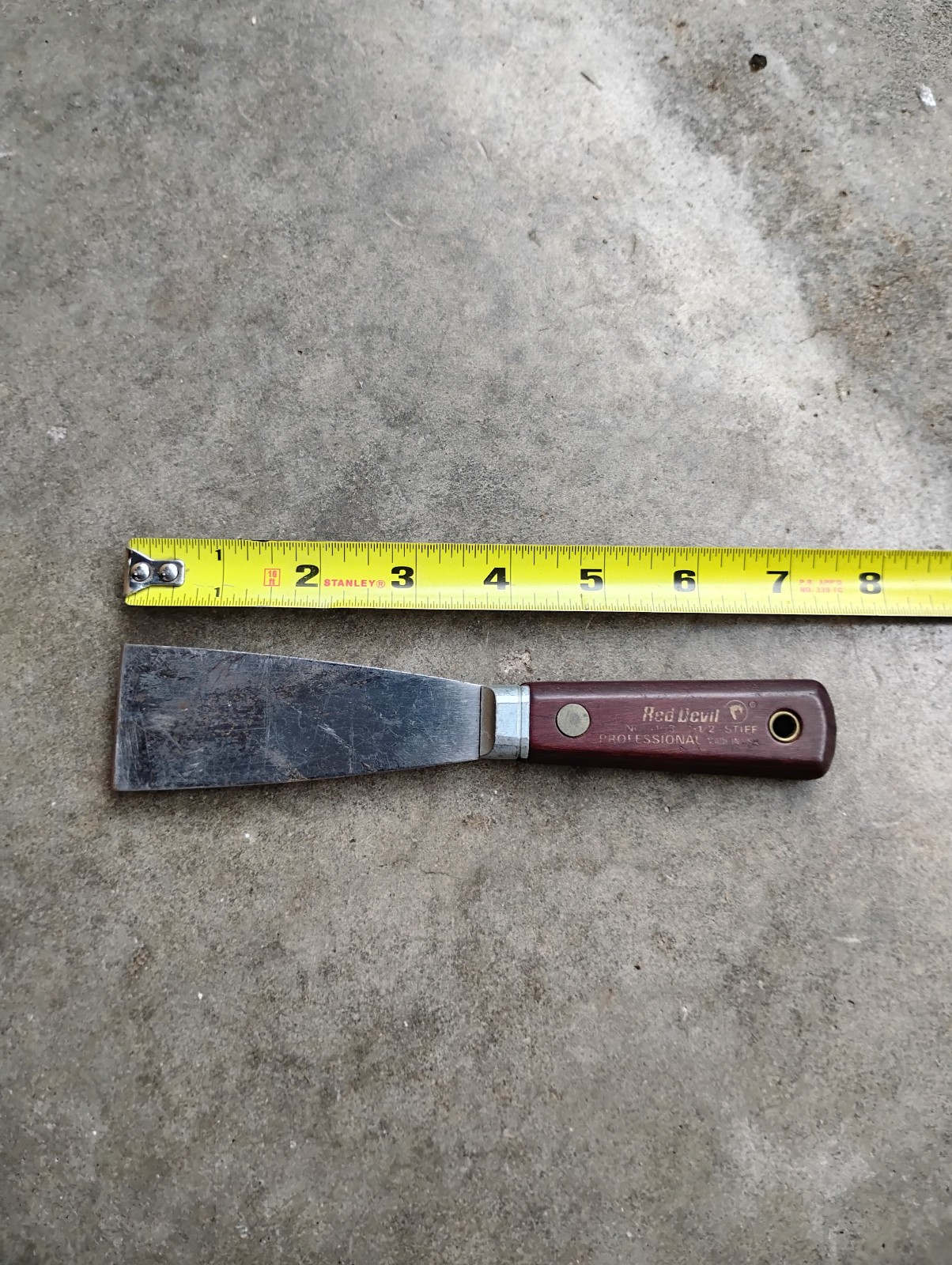 Red Devil 1-1/2″ Stiff Putty Knife Wood Handle Brass Pin USA