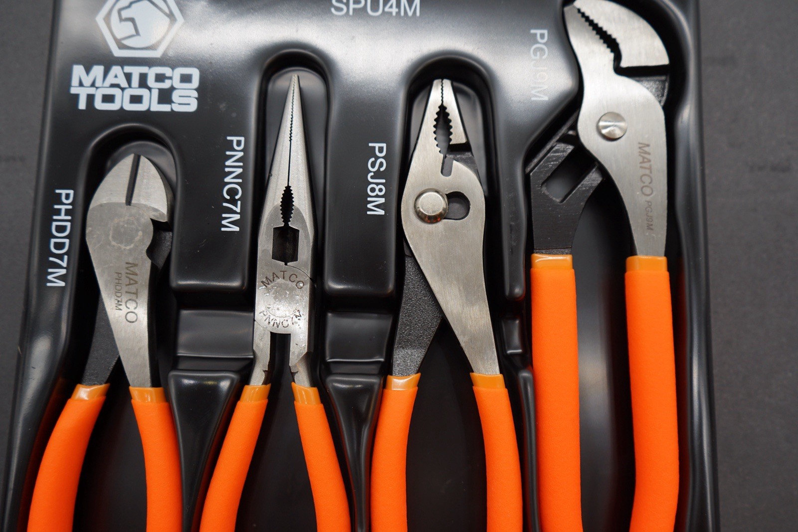 Matco Tools Pliers Universal Set 4-Pieces SPU4M ( Orange ) & Plier Rack PRACKBLK