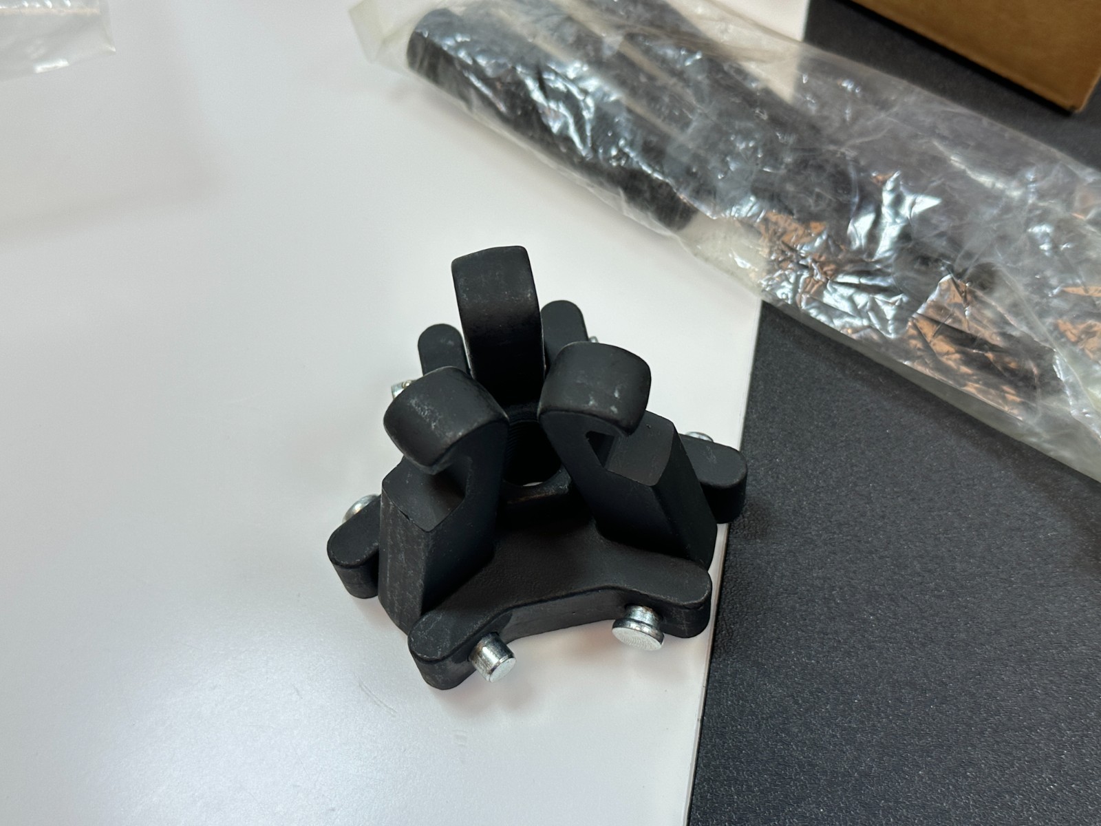 NEW Cal-Van Tools Model. 386 Harmonic Balancer Puller, 3-Jaw Puller GM/Chrysler